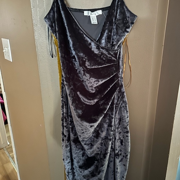 Velvet party dresses - Picture 1 of 7